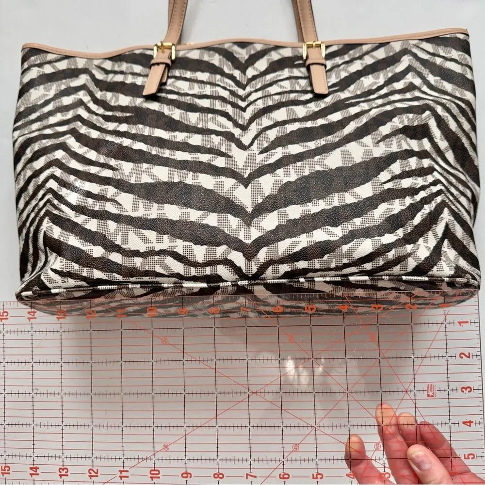 Michael Kors Jet Set Travel Vanilla Tiger Multifunction Tote Bag